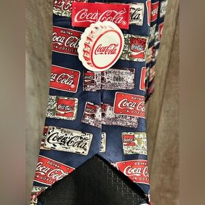 Vintage Coca-Cola Silk Logo Patterned Tie NWT made in USA Coke signs 4”x58”